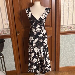 Express Black and White Floral Maxi Dress. Women’s size 2
